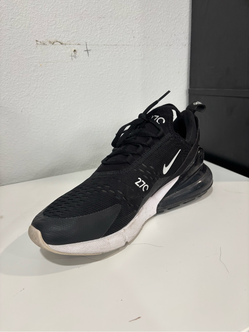 Nike Men's Air Max 270 Black/White Sneaker
Men’s Size 9.5